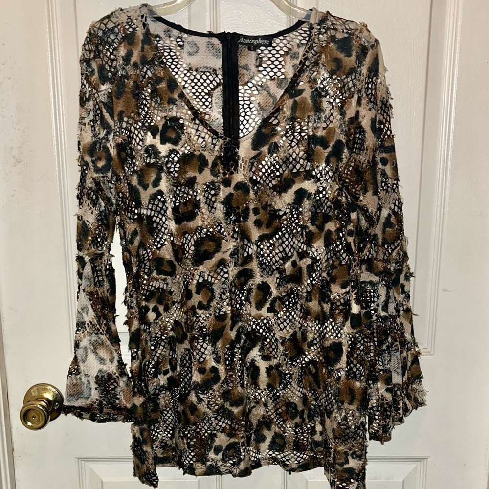 ATMOSPHERE Women’s Long Sleeve Animal Print Hippie Top. Sz L.